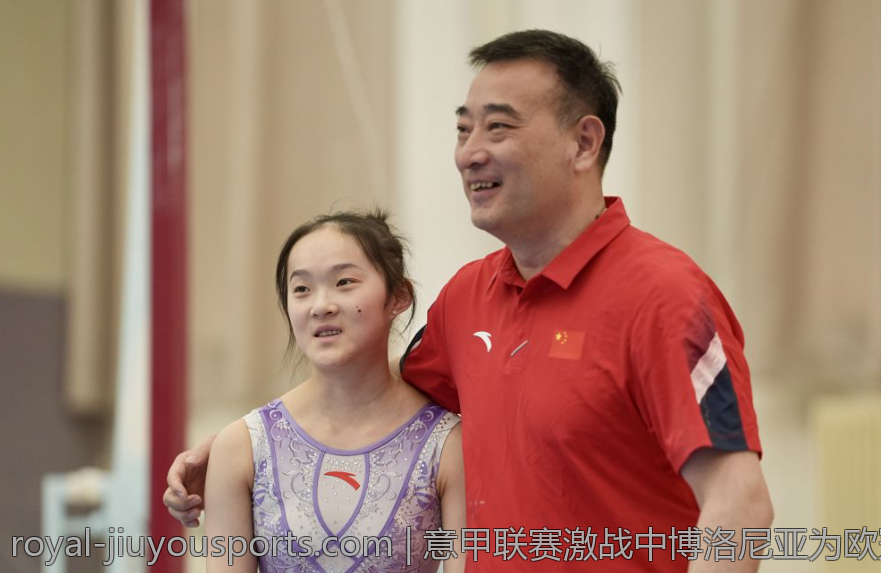 意甲联赛激战中博洛尼亚为欧冠资格奋力拼搏