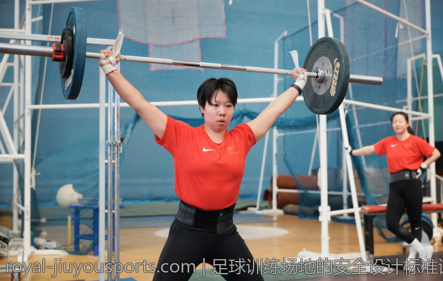 足球训练场地的安全设计标准详解
